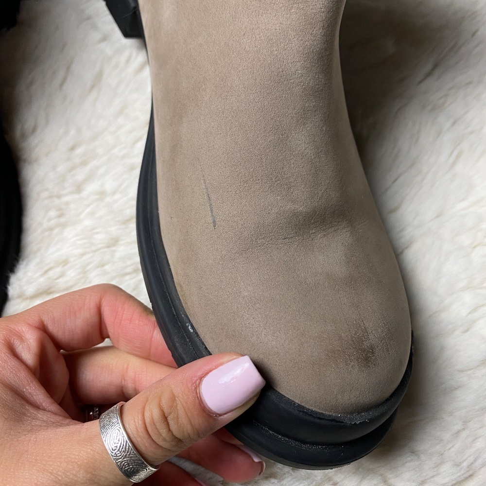 Bueno Women's Easy Chelsea Boot Size EU 37 US 6.5-7 - Picture 8 of 9